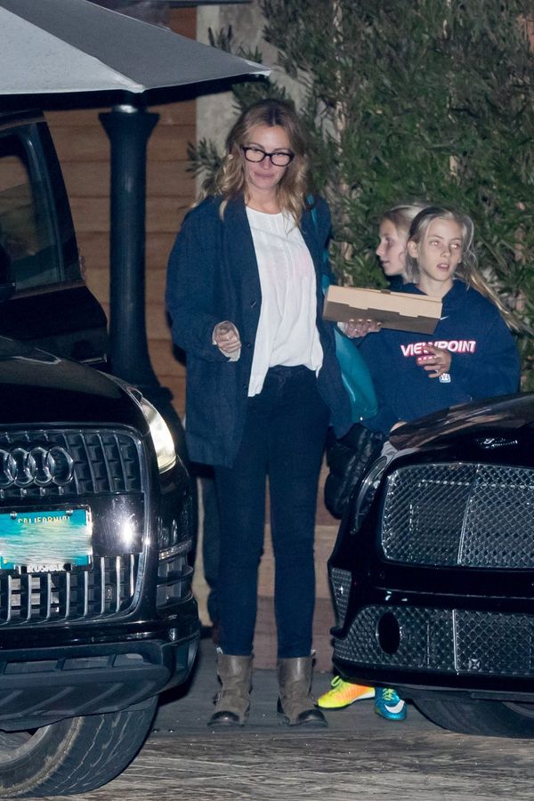 Julia Roberts carries pizza box while out with kids
