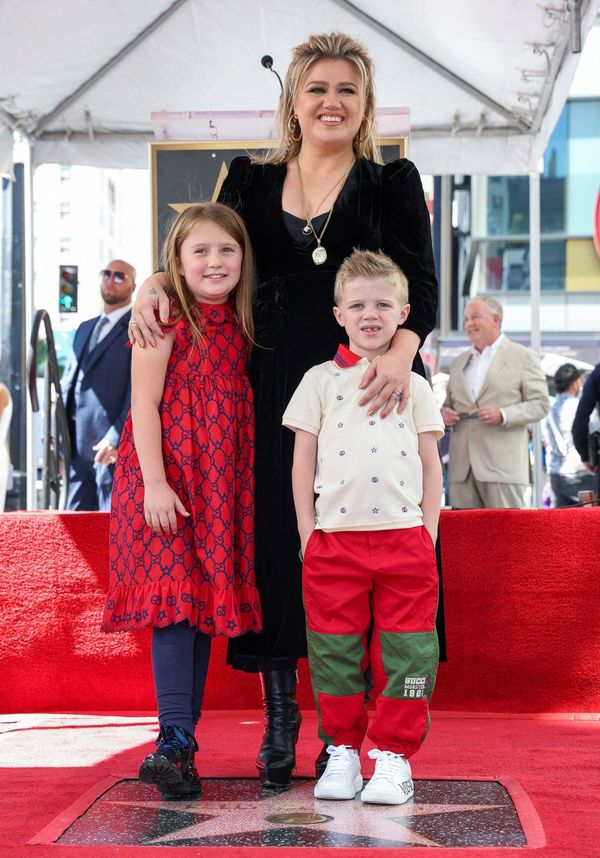 Kelly Clarkson with her children