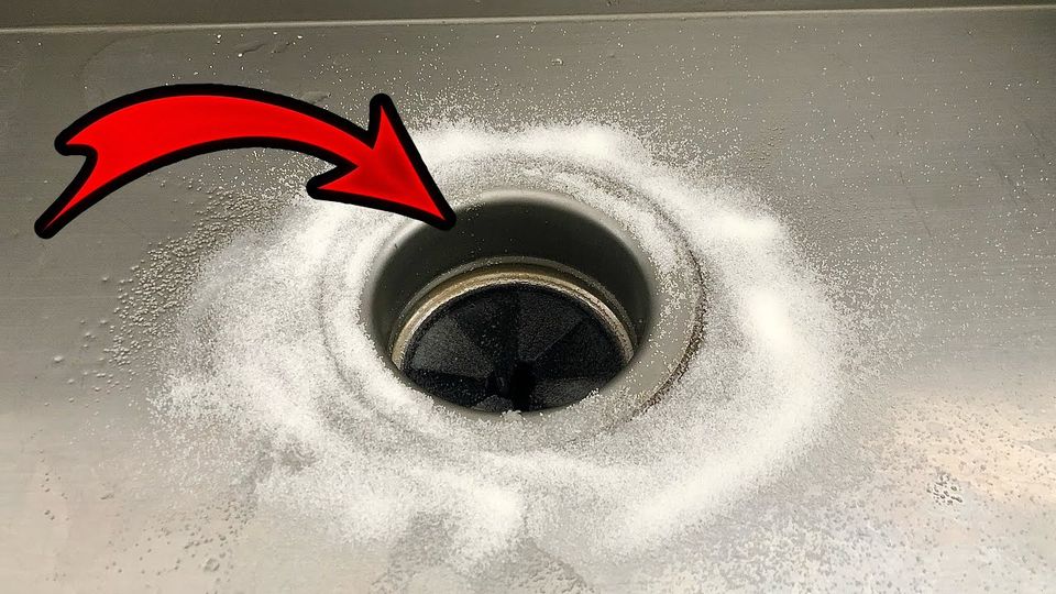 Why it is good to put salt in the sink: you will definitely get rid of this problem