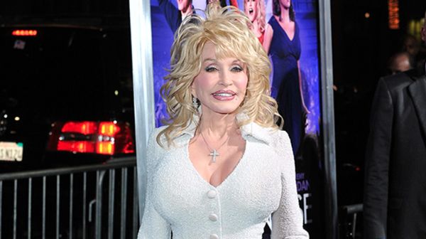 Dolly Parton Performing